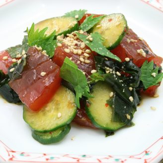 マグロときゅうりの和え物