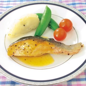 鮭のソテー 卵黄ソース