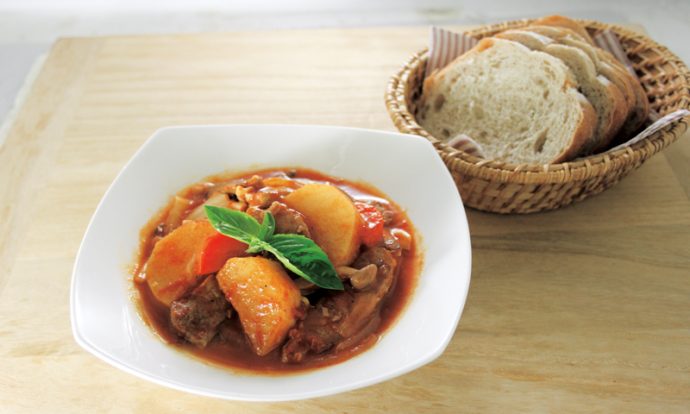 厚切り豚肉と長いものトマト煮込み