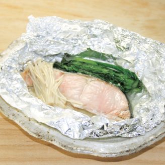 小松菜と塩鮭のバターホイル焼き