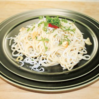 釜揚げしらすのぺぺロンチーノ