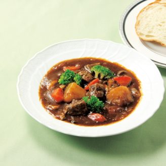 とろとろ牛すじ肉のビーフシチュー