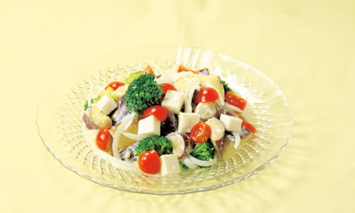 鳴門きんときとコロコロチーズのサラダ