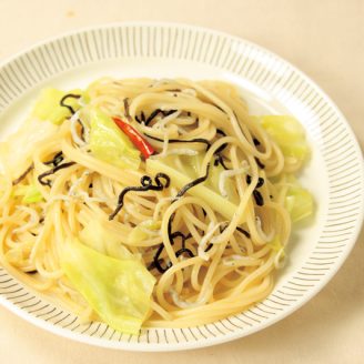 キャベツとじゃこの塩昆布パスタ