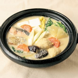 鮭と鶏団子の酒粕鍋