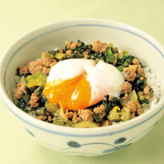 小松菜とひき肉のめんつゆ丼