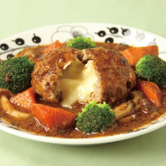 カマンベールの煮込みハンバーグ