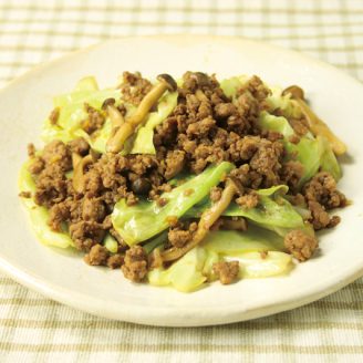 キャベツとひき肉のオイスター炒め