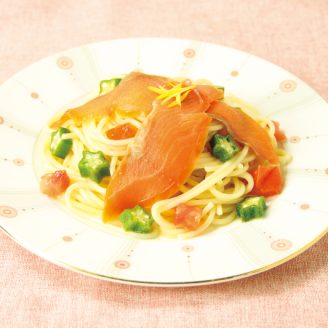 スモークサーモンとオクラの冷製パスタ