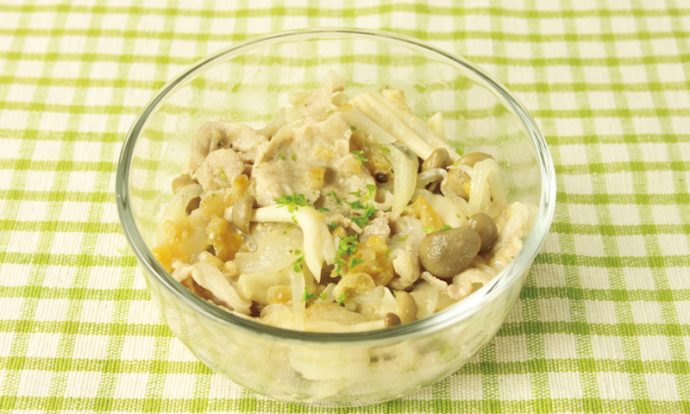 豚肉と玉ねぎの塩レモン蒸し