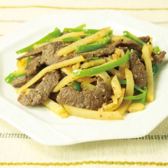 牛肉とじゃがいもの塩こうじ炒め