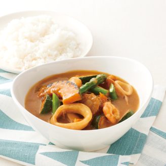 シーフードと夏野菜のスープカレー