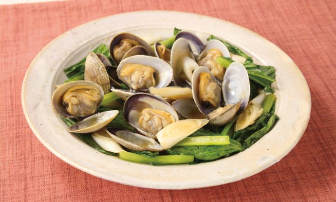 あさりと小松菜のバター醤油酒蒸し