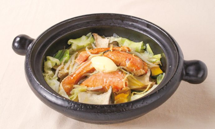 塩鮭とキャベツの酒蒸し鍋