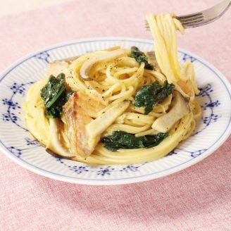 鮭とほうれん草の豆乳カルボナーラ