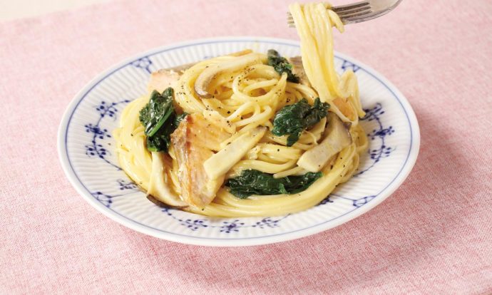 鮭とほうれん草の豆乳カルボナーラ