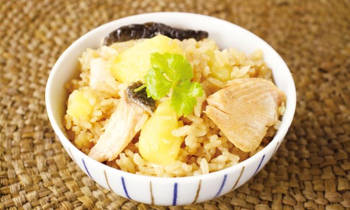 鮭とじゃがいもの炊き込みご飯
