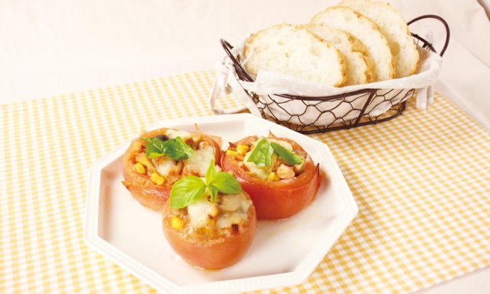 トマトカップの熱々グラタン