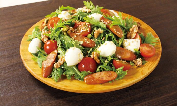 春菊とチョリソーのサラダ