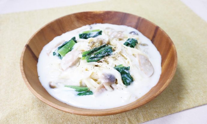 ソーセージと小松菜のシチューパスタ