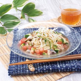さば缶とトマキューの冷製そうめん