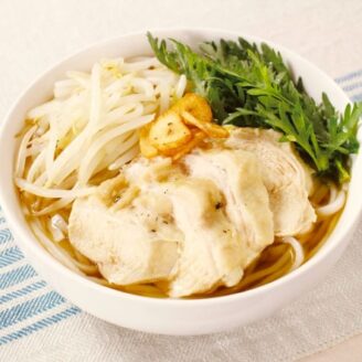 鶏肉と春菊のフォー風