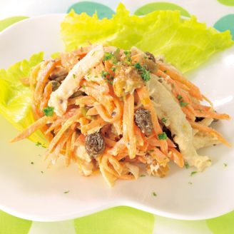 にんじんと蒸し鶏ほぐしのマヨサラダ