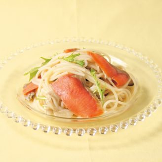 スモークサーモンのサラダパスタ