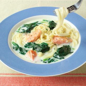 鮭とほうれん草のスープパスタ