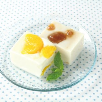 みかん缶といちごジャムの牛乳寒天