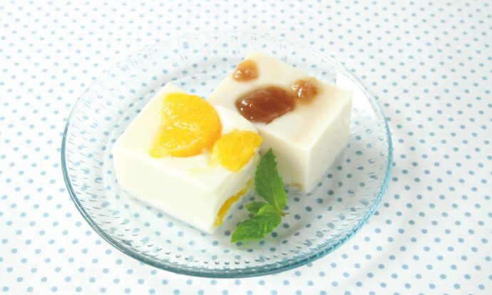 みかん缶といちごジャムの牛乳寒天