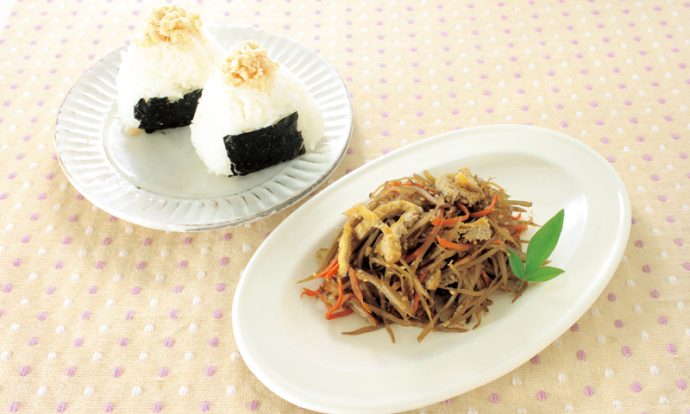 新米おにぎりとあげ入りきんぴらごぼう