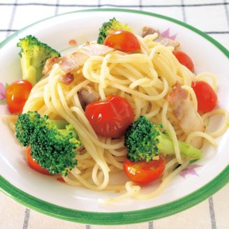 ベーコンとブロッコリーのトマトパスタ