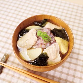 鶏ムネ肉と雑穀の食べる味噌汁