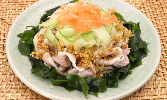 ゆで豚ときゅうりのにんにくソース