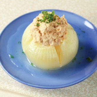 丸ごと玉ねぎのツナソースかけ
