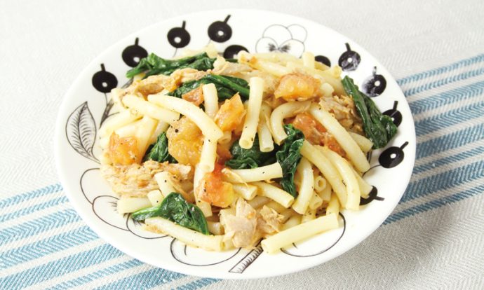 ほうれん草とトマトのツナパスタ