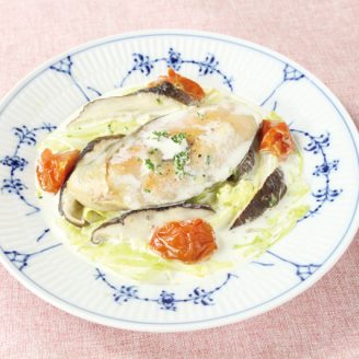 サーモンと椎茸のクリームソース