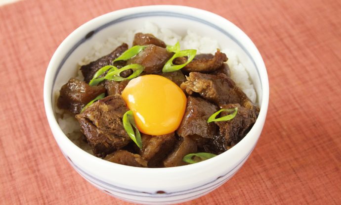 牛すじ煮込み丼