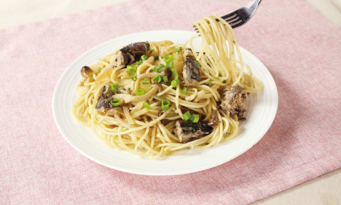 さば缶としめじのパスタ