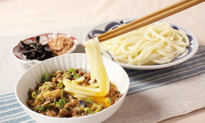 納豆とさば缶のひっぱりうどん