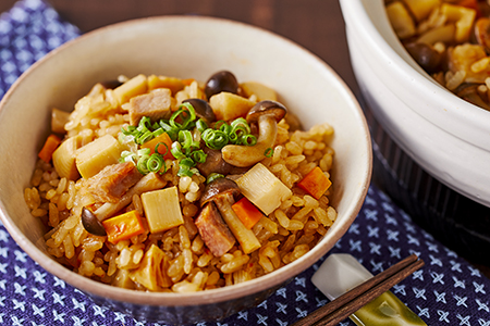 土鍋で中華風炊き込みご飯