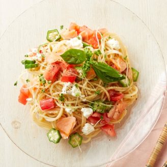 スモークサーモンと夏野菜の冷製パスタ