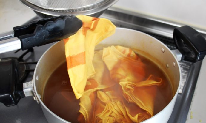 たまねぎの皮でのこり染