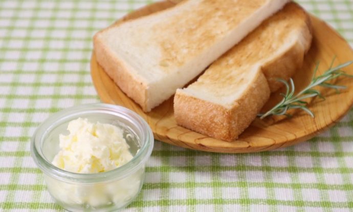 ノンホモ牛乳で！ふってふってバター作り