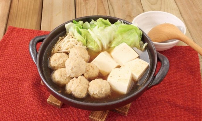キャベツたっぷり!鶏だんごのごま味噌鍋