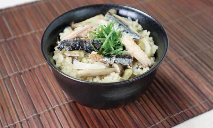 さんまの丸ごと炊き込みご飯