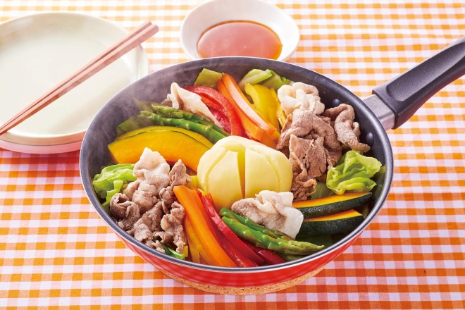 春野菜と牛肉のカラフル蒸し鍋