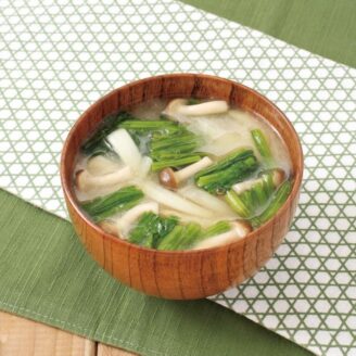 ほうれん草としめじのみそ汁