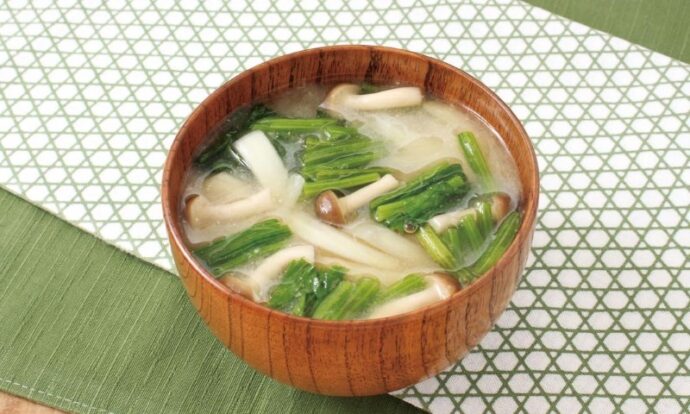 ほうれん草としめじのみそ汁